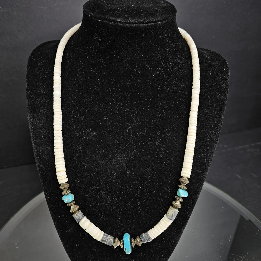 Vintage Authentic Southwest Graduated Puka Shell Necklace With Turquoise Stones - Picture 8 of 8